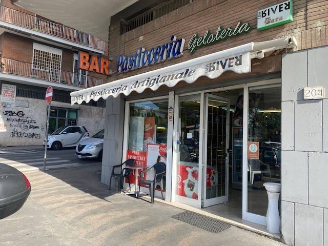 negozio in vendita a Roma in zona Monte Sacro/Talenti