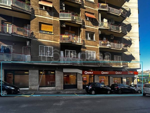 negozio in vendita a Roma in zona Ponte Mammolo