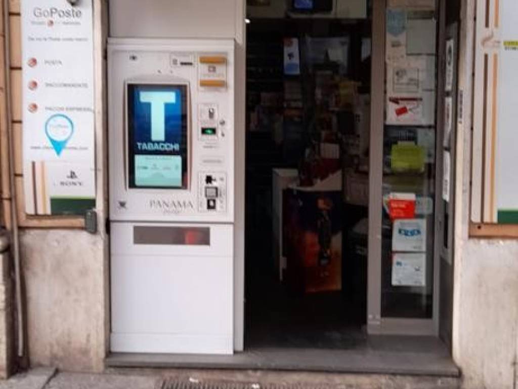 negozio in vendita a Roma in zona Esquilino