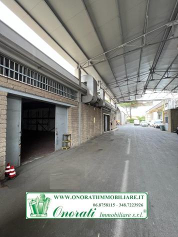 capannone in vendita a Roma in zona Collatino
