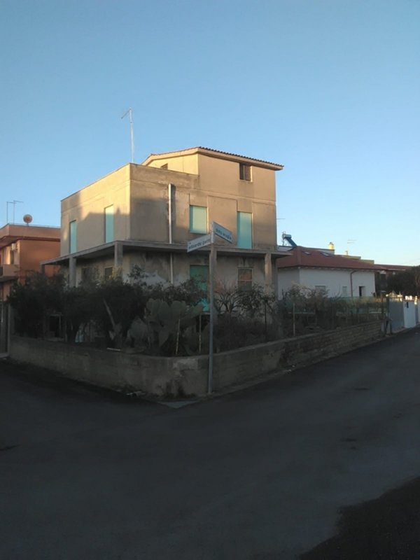 casa indipendente in vendita a Roma in zona Ostia Antica