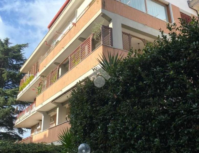 locale commerciale in vendita a Roma in zona Mostacciano
