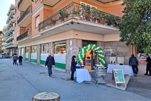 negozio in vendita a Roma in zona Ostia