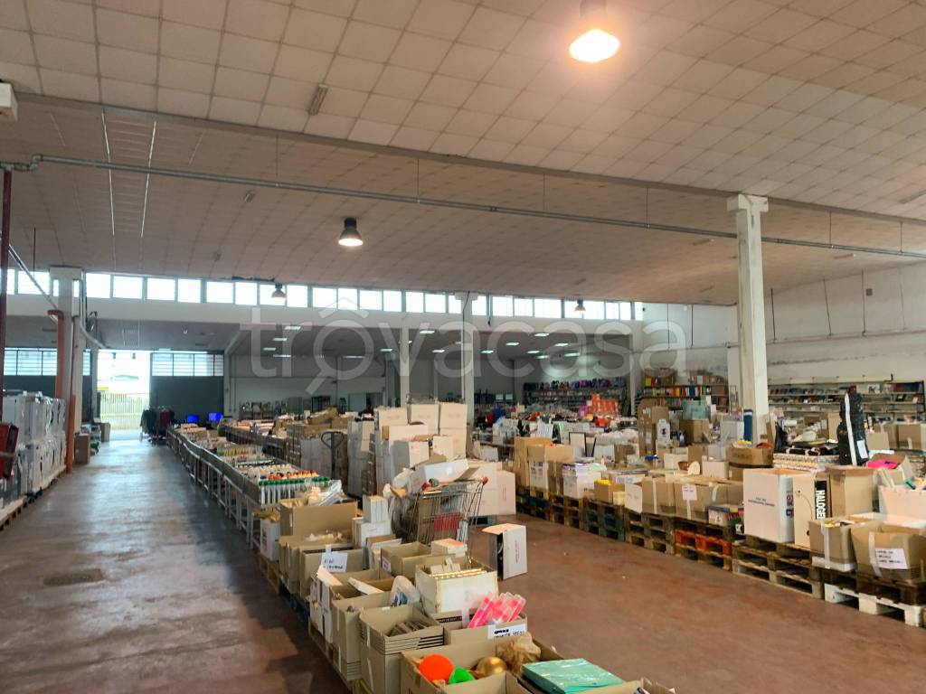 locale commerciale in vendita a Roma in zona Settecamini