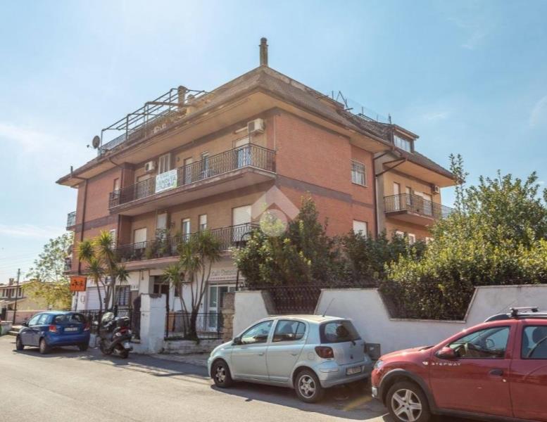 appartamento in vendita a Roma in zona Case Rosse