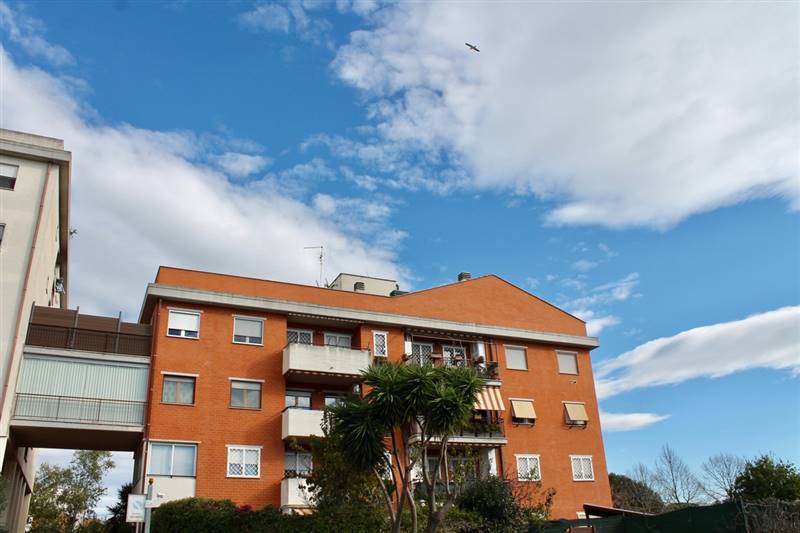 appartamento in vendita a Roma in zona Axa