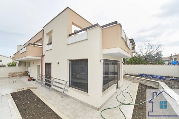casa indipendente in vendita a Roma in zona Romanina