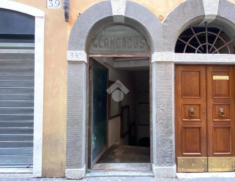 locale commerciale in vendita a Roma in zona Trevi-Colonna