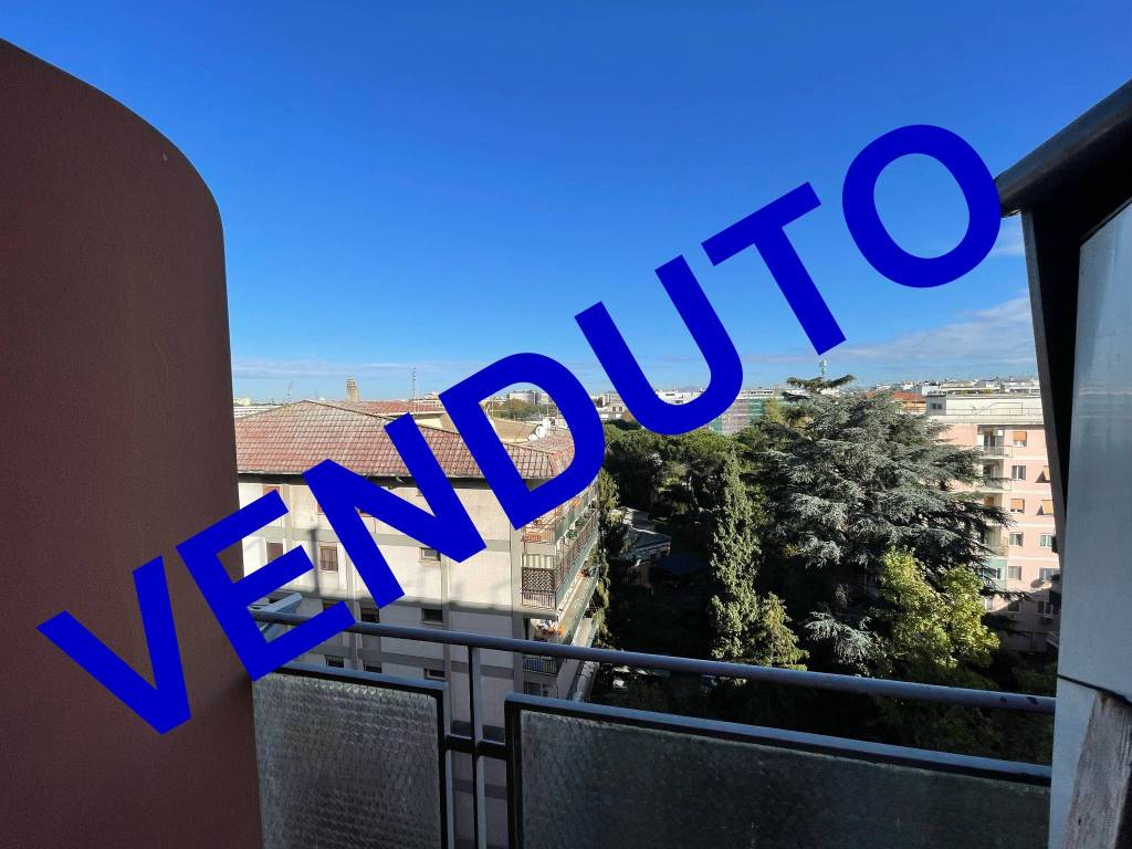 appartamento in vendita a Roma in zona Ardeatino