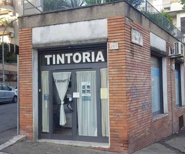 negozio in vendita a Roma in zona Torre Gaia