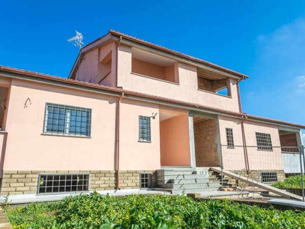 casa indipendente in vendita a Roma in zona Trigoria