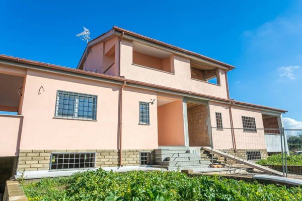 casa indipendente in vendita a Roma