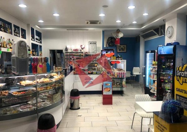 negozio in vendita a Roma in zona Finocchio