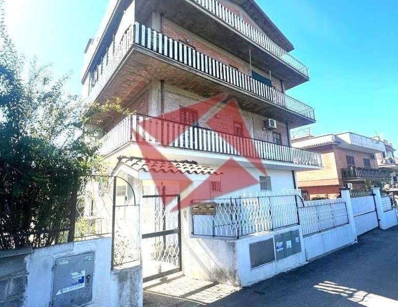 appartamento in vendita a Roma in zona Finocchio