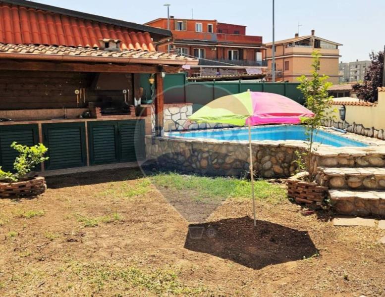 casa indipendente in vendita a Roma in zona Ponte di Nona