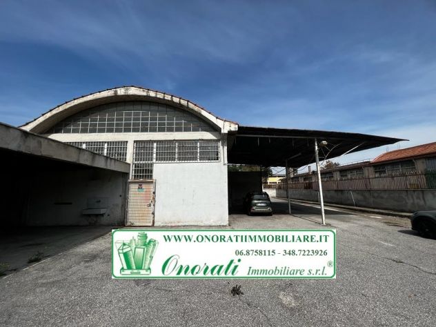 capannone in vendita a Roma in zona Tor Cervara