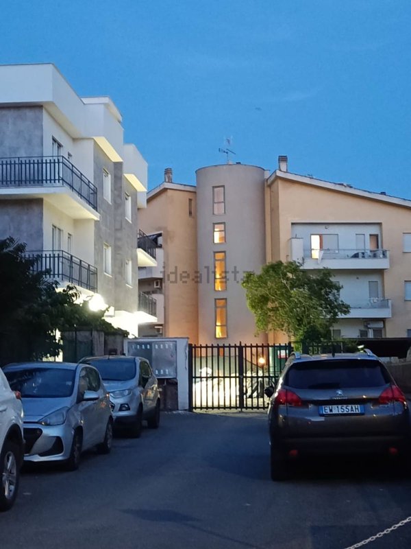 appartamento in vendita a Roma in zona Torre Angela