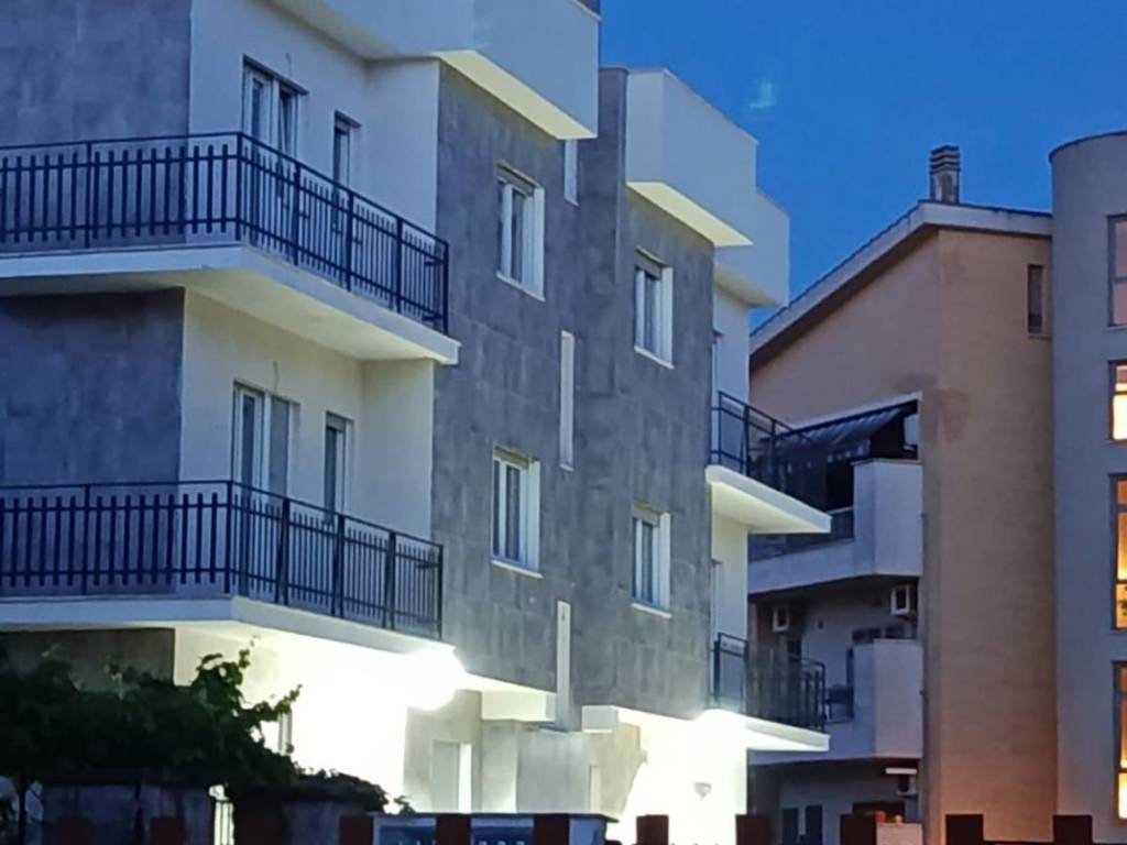 appartamento in vendita a Roma in zona Torre Angela