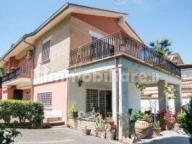 casa indipendente in vendita a Roma in zona Massimina/Casal Lumbroso