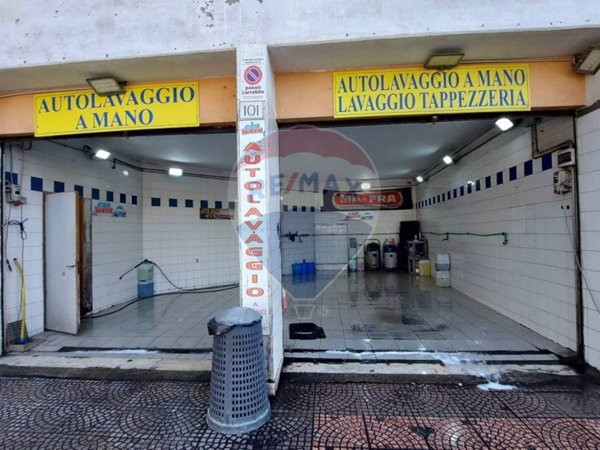 negozio in vendita a Roma in zona Ponte Mammolo