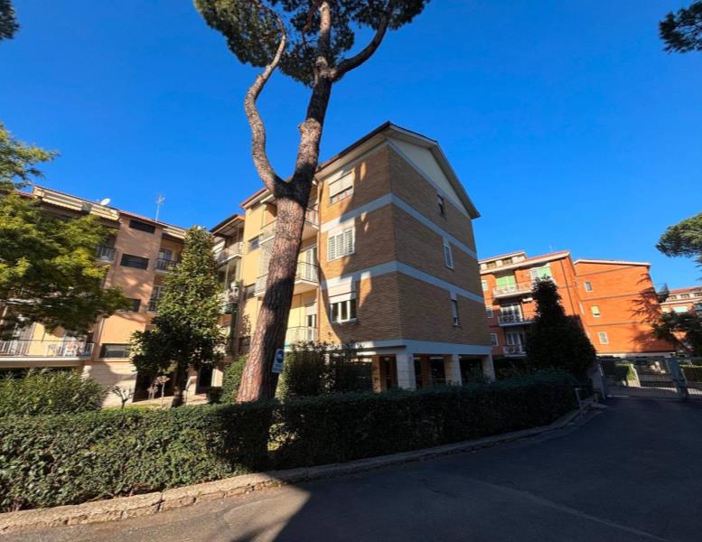 appartamento in vendita a Roma in zona Appio Claudio