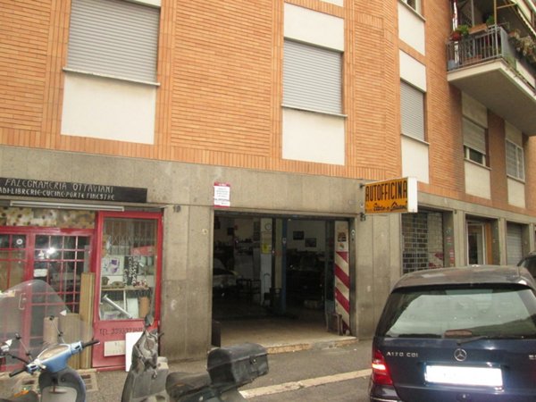 locale commerciale in vendita a Roma