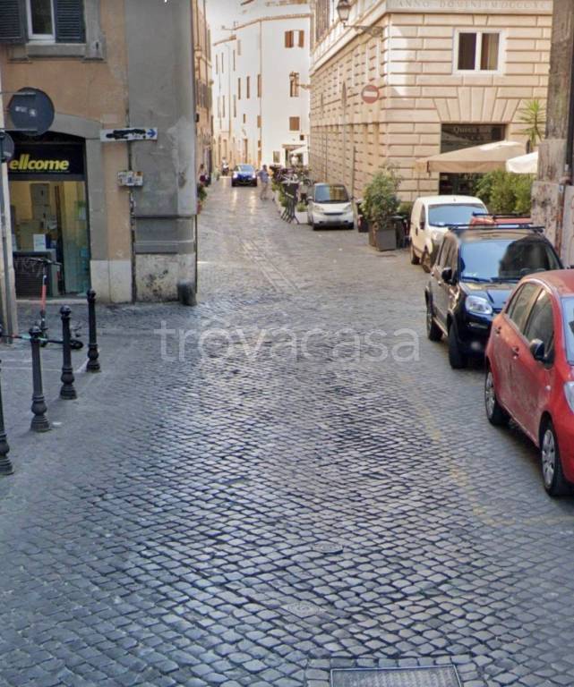 appartamento in vendita a Roma in zona Pigna - Sant'Angelo
