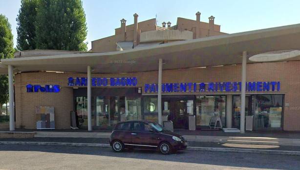negozio in vendita a Roma in zona Romanina