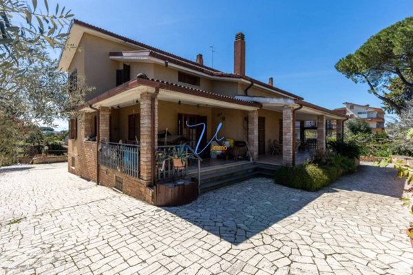 casa indipendente in vendita a Roma in zona Casal Monastero