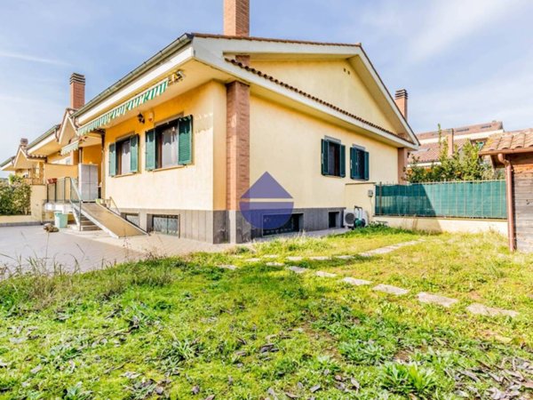 casa indipendente in vendita a Roma in zona Trigoria