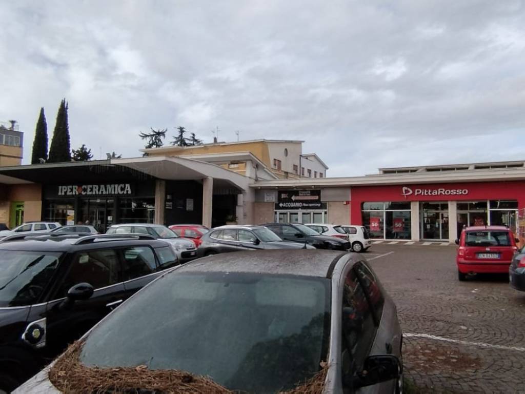locale commerciale in vendita a Roma in zona Aurelio