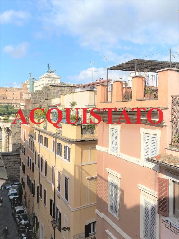 appartamento in vendita a Roma in zona Rione Monti/Campitelli