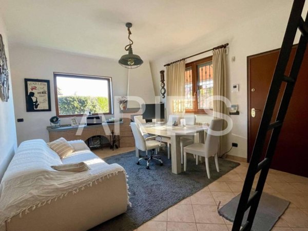 casa indipendente in vendita a Roma in zona Infernetto