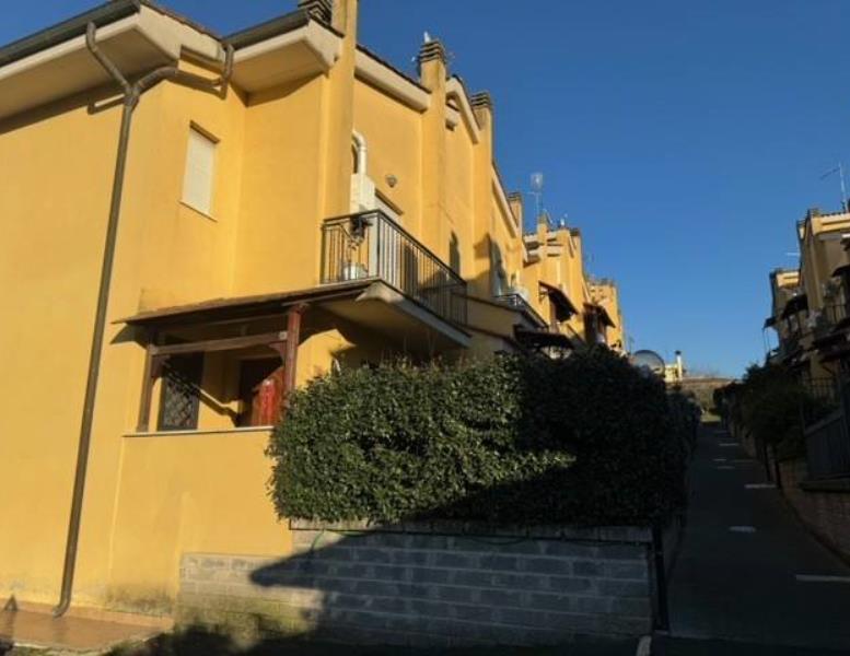 casa indipendente in vendita a Roma in zona Spregamore