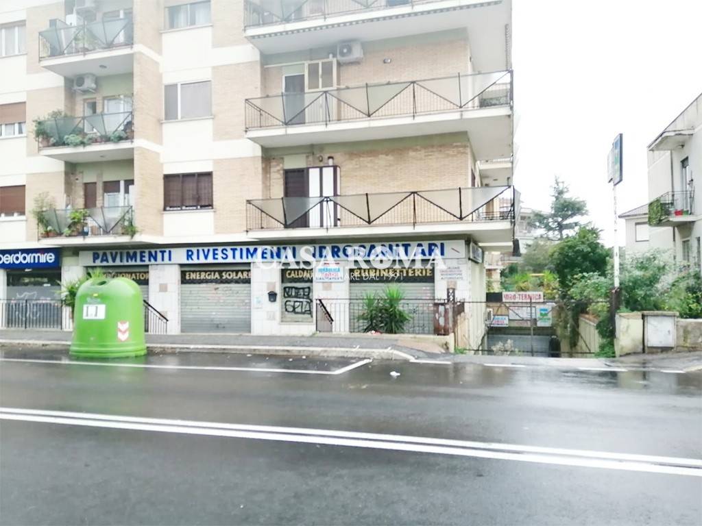 negozio in vendita a Roma in zona Torrevecchia