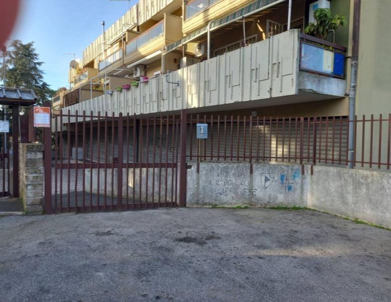 negozio in vendita a Roma in zona Torre Gaia