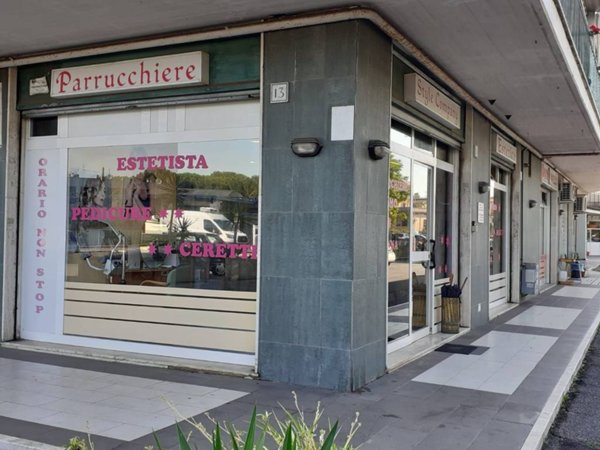 negozio in vendita a Roma in zona Torre Angela