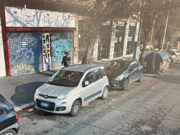 negozio in vendita a Roma in zona Cinecittà