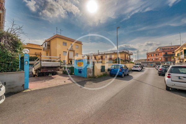 appartamento in vendita a Roma in zona Tor Bella Monaca