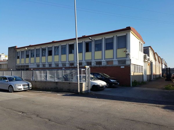 capannone in vendita a Roma in zona San Basilio