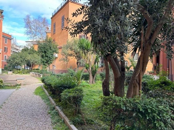appartamento in vendita a Roma in zona Appio Latino