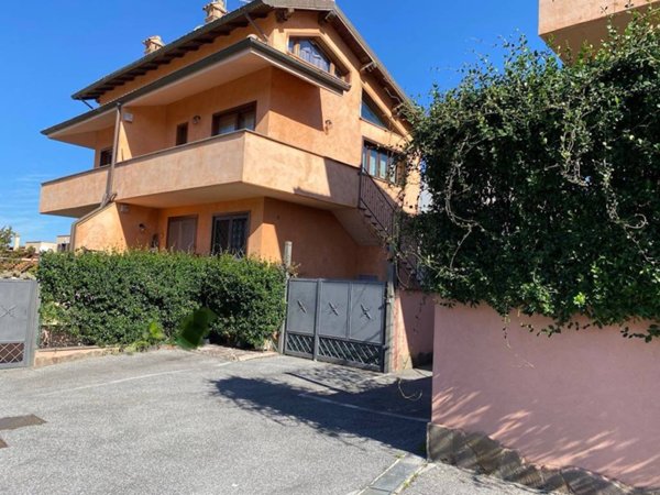casa indipendente in vendita a Roma in zona Vitinia