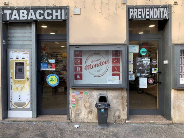 locale commerciale in vendita a Roma in zona Appio Latino