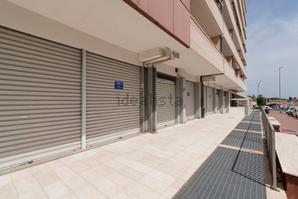 locale commerciale in vendita a Roma in zona Castel di Leva
