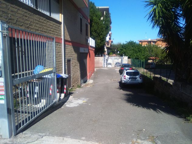 locale commerciale in vendita a Roma in zona Collatino