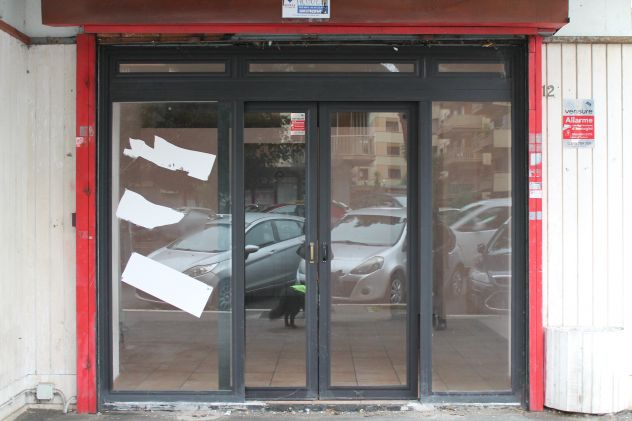 locale commerciale in vendita a Roma in zona Ostia