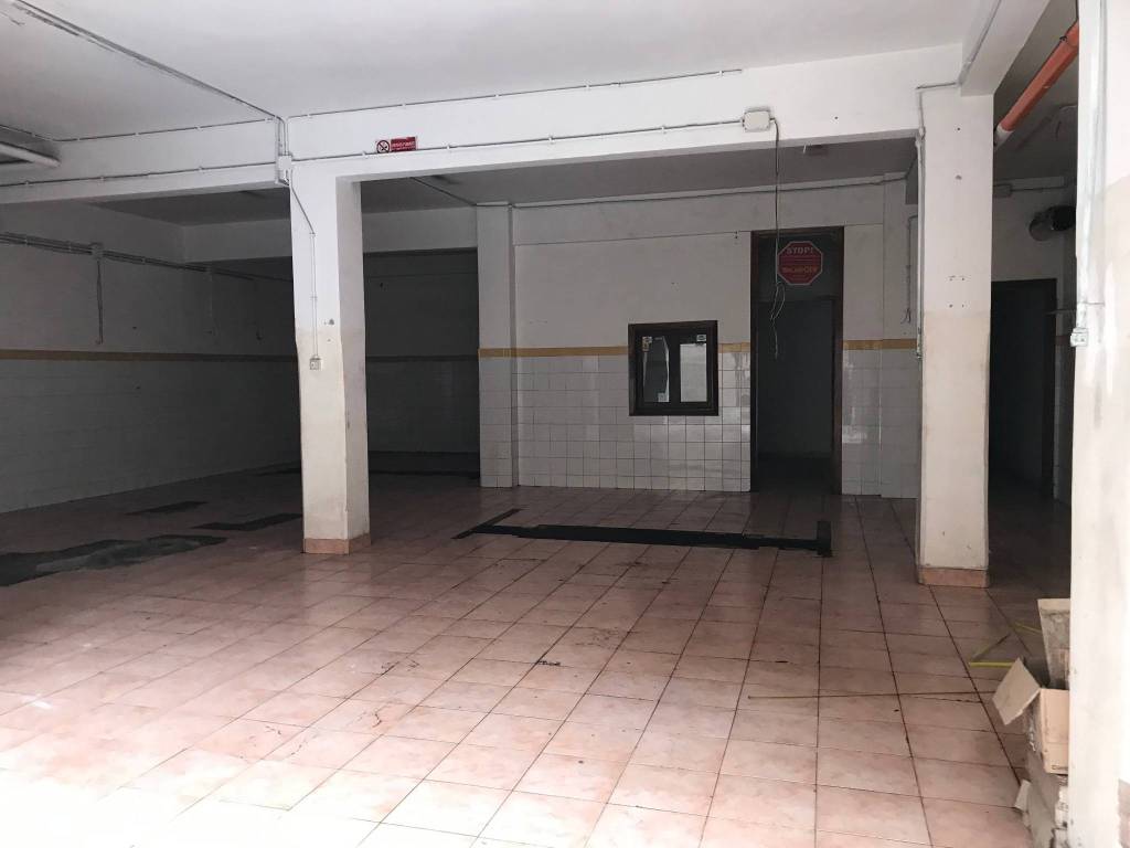 negozio in vendita a Roma in zona Casal Boccone