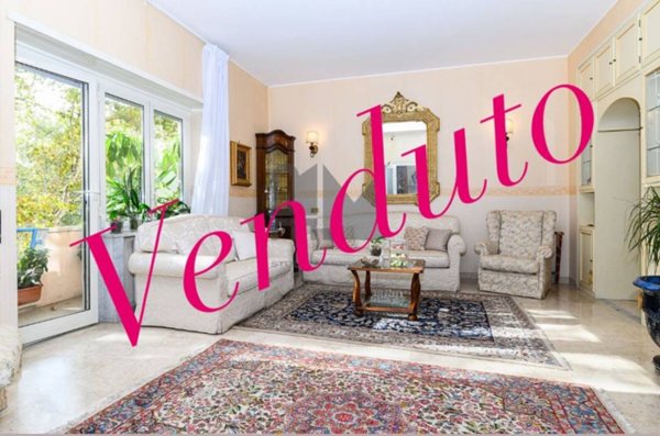 appartamento in vendita a Roma in zona Ardeatino