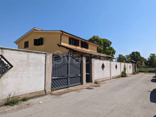 casa indipendente in vendita a Roma in zona Ostia