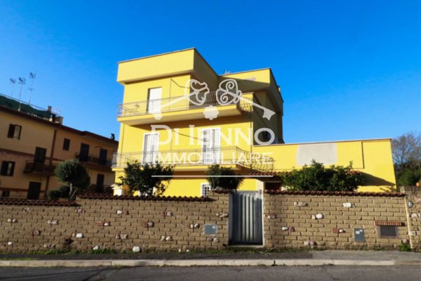 appartamento in vendita a Roma in zona Selva Candida